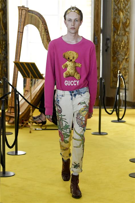 chaqueta gucci hombre imitacion|The bootleg trend of clothing at Gucci and Vetements .